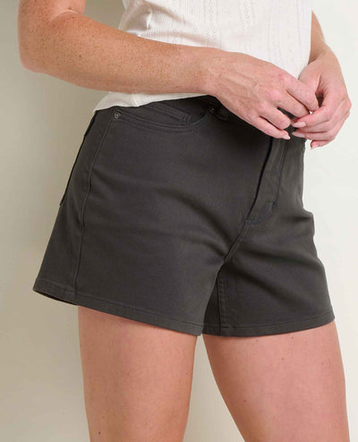 Toad&Co - Women's Tamarack Short S26: Carbon / 4 Toad&Co